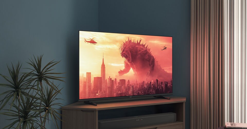 елевізор Philips на кутовій підставці демонструє фільм про Годзіллу.