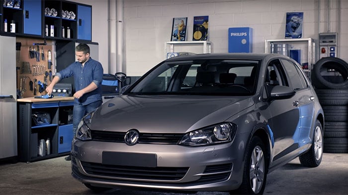 Як замінити лампи у фарах на Volkswagen Golf VII